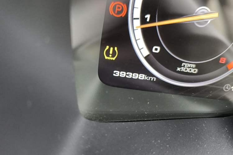 Used Wey VV7 2017 2.0T Flagship Model Odometer Close Up
