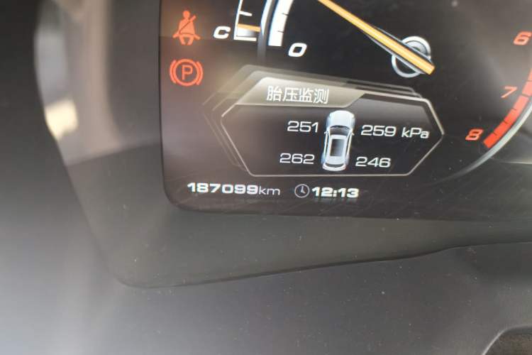 Used Wey VV7 2017 2.0T Luxury Model Odometer Close Up