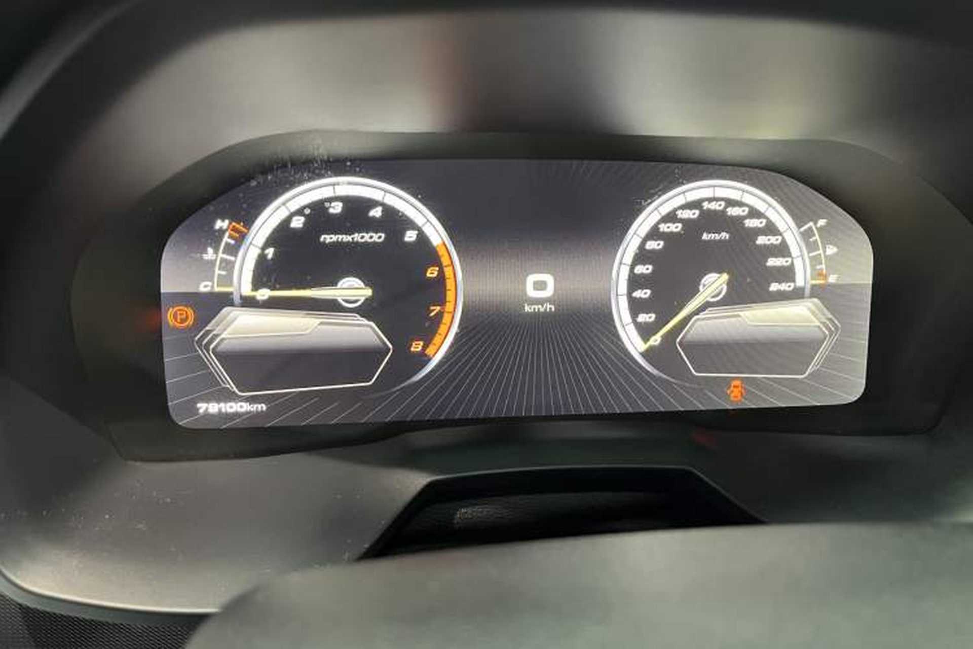 Used Wey VV7 2017 2.0T Flagship Model Odometer Close Up