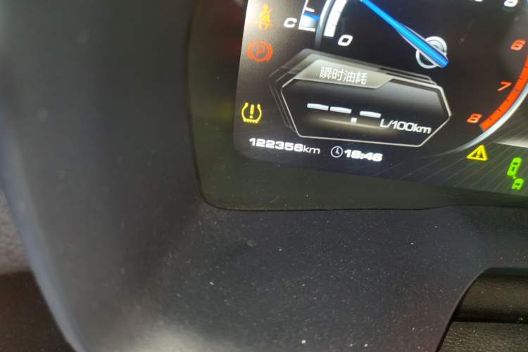 Used Wey VV7 2017 2.0T Flagship Model Odometer Close Up