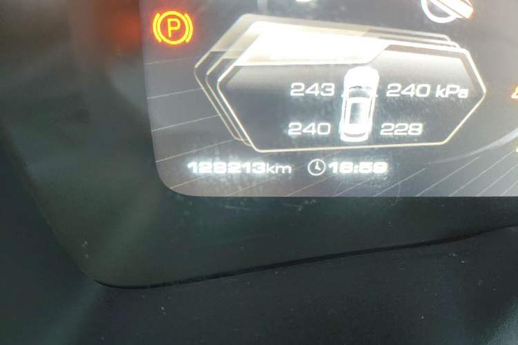 Used Wey VV7 2017 2.0T Flagship Model Odometer Close Up
