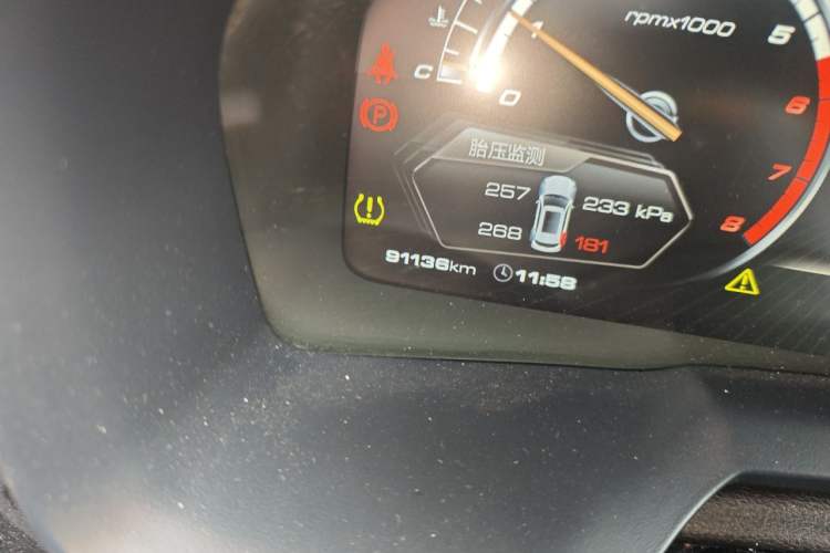 Used Wey VV7 2017 2.0T Flagship Model Odometer Close Up