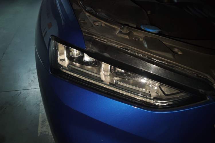 Used Wey VV7 2017 2.0T Flagship Model Right Front Headlight