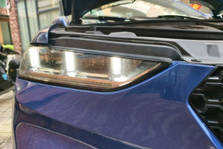 Used Wey VV7 2017 2.0T Luxury Model Right Front Headlight