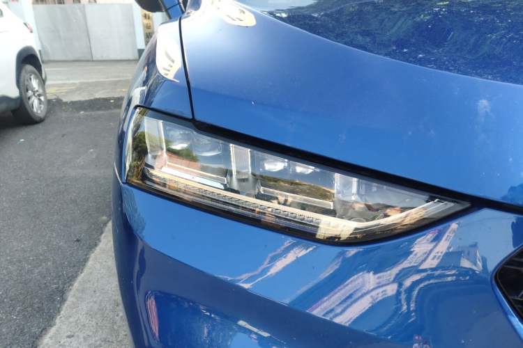 Used Wey VV7 2017 2.0T Flagship Model Right Front Headlight
