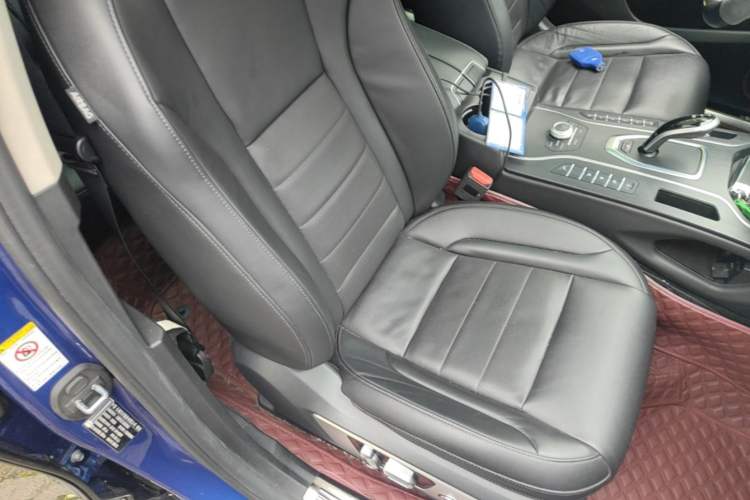 Used Wey VV7 2017 2.0T Flagship Model Right Front Seat