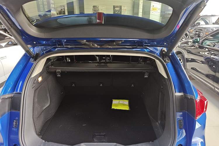 Used Wey VV7 2017 2.0T Flagship Model Trunk
