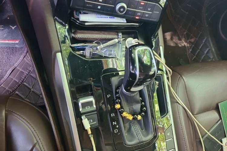Used Wey VV7 2017 2.0T Flagship Model Gear Lever