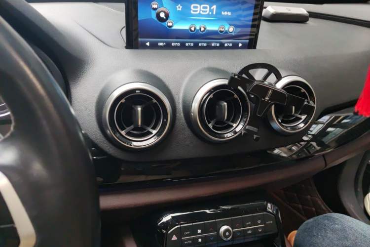 Used Wey VV7 2017 2.0T Flagship Model Audio And AC Panel