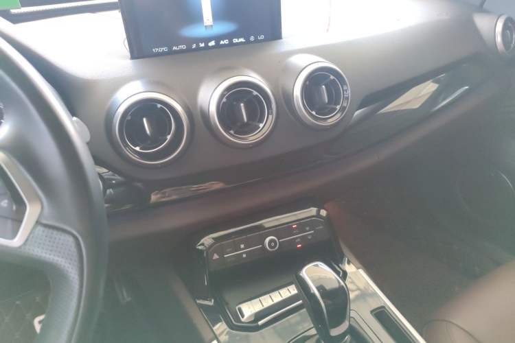 Used Wey VV7 2017 2.0T Flagship Model Audio And AC Panel