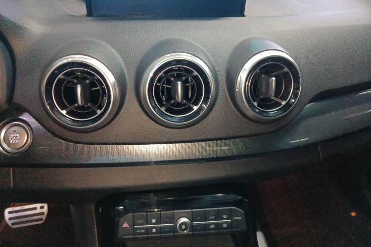 Used Wey VV7 2017 2.0T Flagship Model Audio And AC Panel