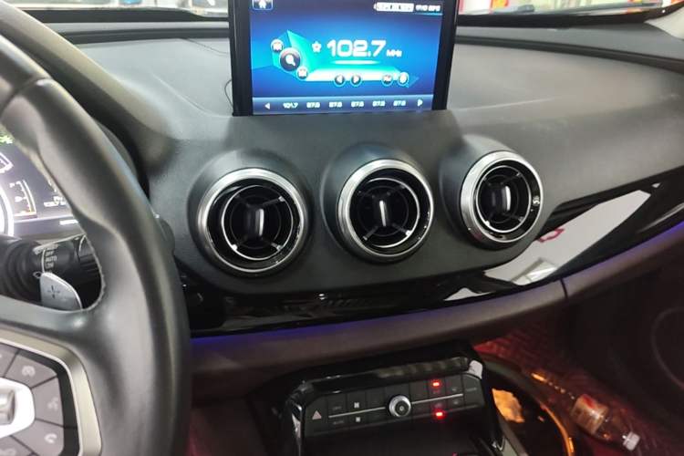 Used Wey VV7 2017 2.0T Flagship Model Audio And AC Panel