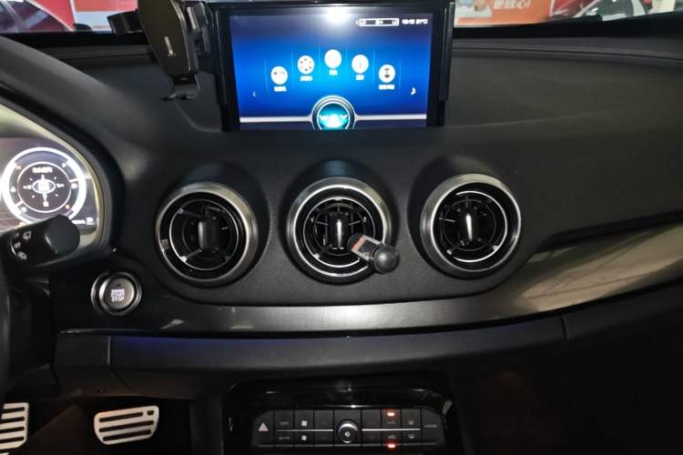 Used Wey VV7 2017 2.0T Flagship Model Audio And AC Panel