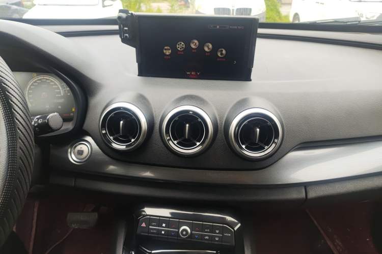 Used Wey VV7 2017 2.0T Ultra-Luxury Version Audio And AC Panel