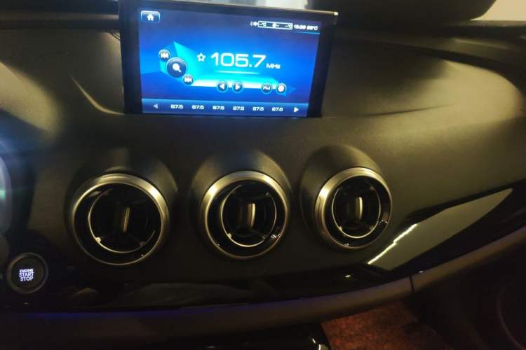 Used Wey VV7 2017 2.0T Flagship Model Audio And AC Panel