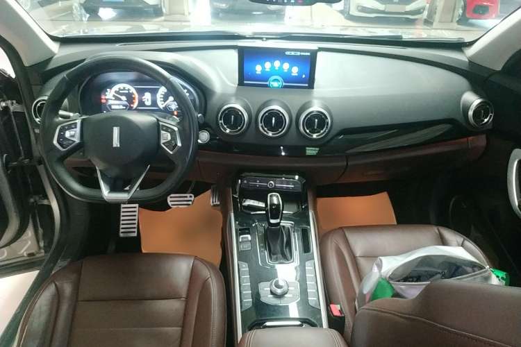 Used Wey VV7 2017 2.0T Flagship Model Center Console