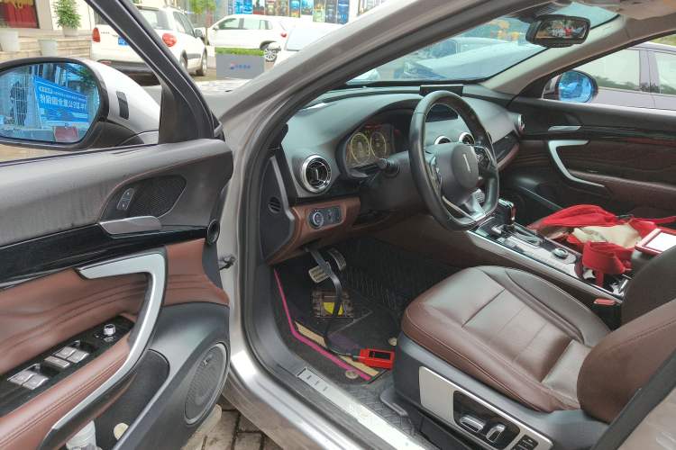 Used Wey VV7 2017 2.0T Flagship Model Driver Seat