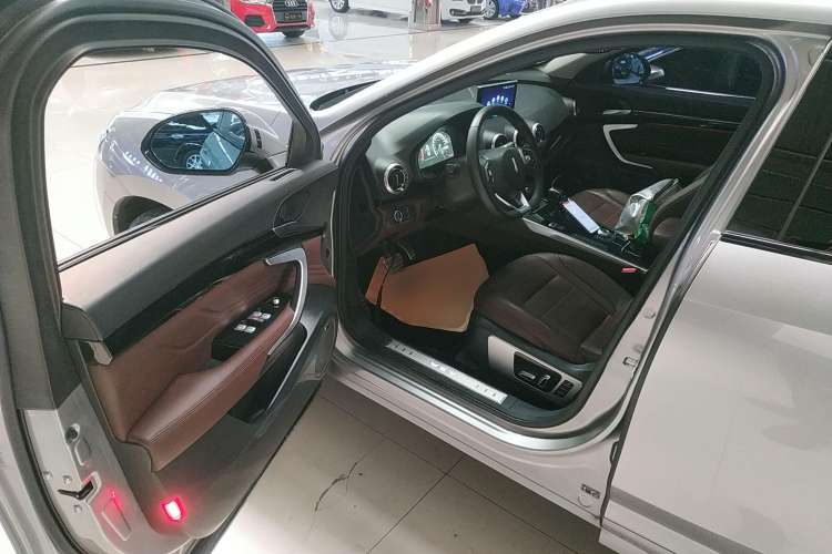 Used Wey VV7 2017 2.0T Flagship Model Driver Seat