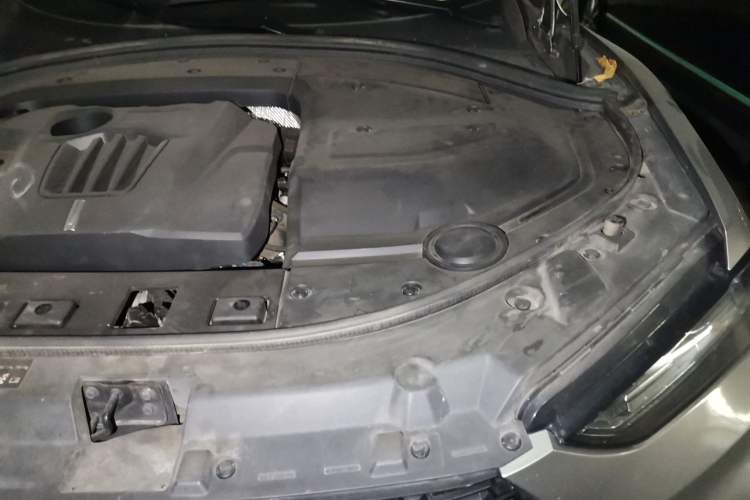 Used Wey VV7 2017 2.0T Flagship Model Engine Bay Left