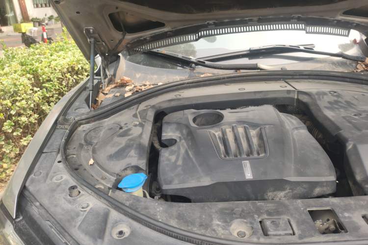 Used Wey VV7 2017 2.0T Ultra-Luxury Version Engine Bay Right