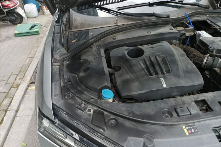 Used Wey VV7 2017 2.0T Flagship Model Engine Bay Right