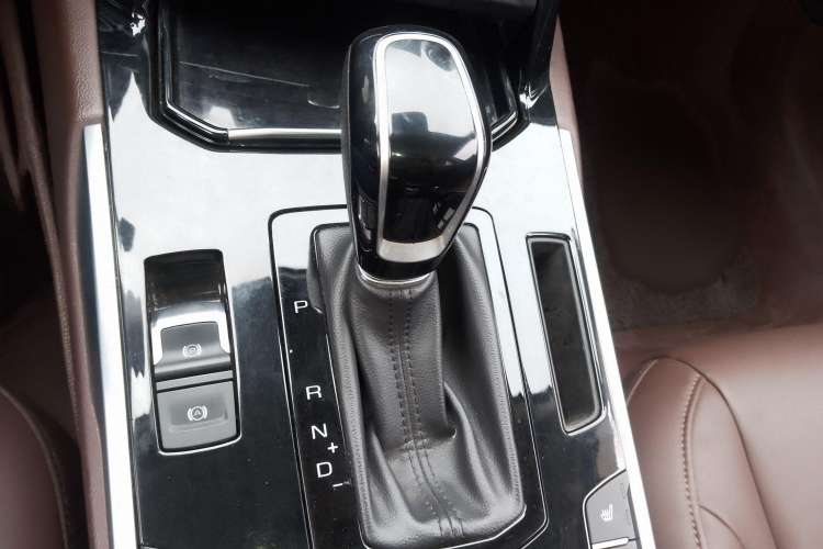 Used Wey VV7 2017 2.0T Ultra-Luxury Version Gear Lever