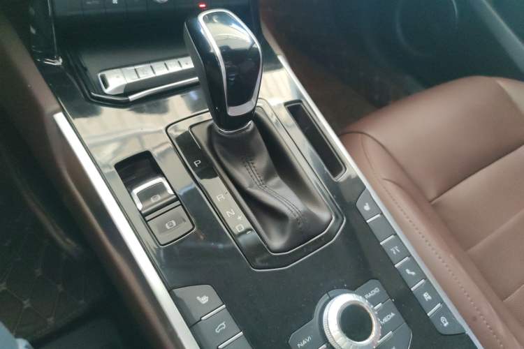 Used Wey VV7 2017 2.0T Flagship Model Gear Lever