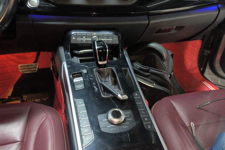 Used Wey VV7 2017 2.0T Flagship Model Gear Lever