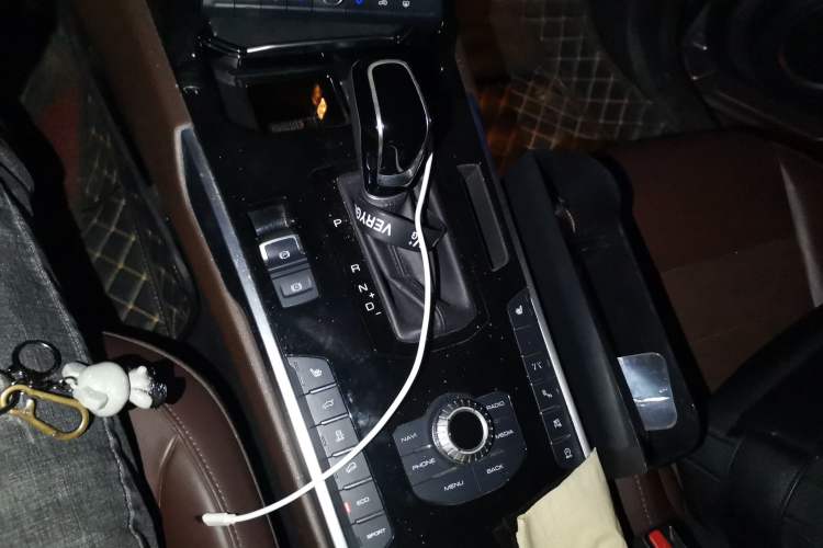 Used Wey VV7 2017 2.0T Flagship Model Gear Lever