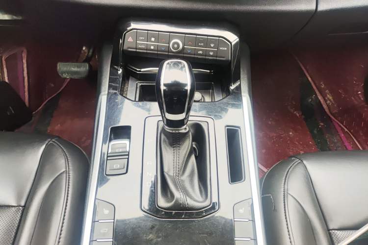 Used Wey VV7 2017 2.0T Ultra-Luxury Version Gear Lever