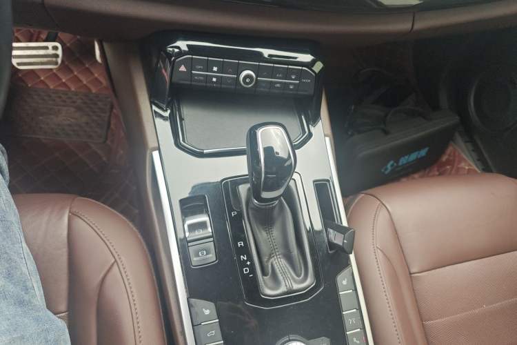 Used Wey VV7 2017 2.0T Flagship Model Gear Lever
