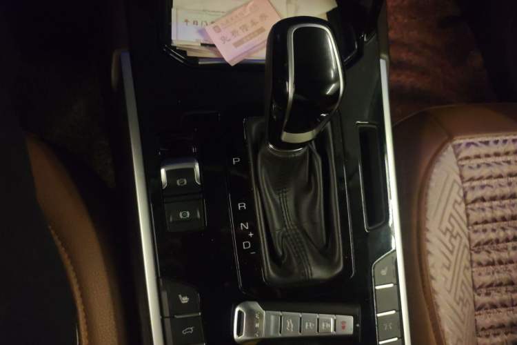 Used Wey VV7 2017 2.0T Flagship Model Gear Lever