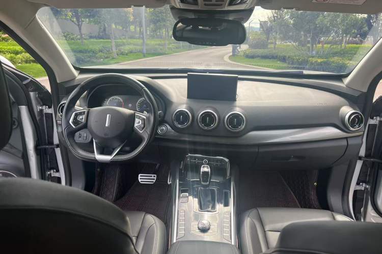 Used Wey VV7 2017 2.0T Flagship Model Interior 1
