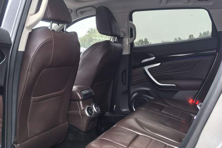 Used Wey VV7 2017 2.0T Flagship Model Interior 1