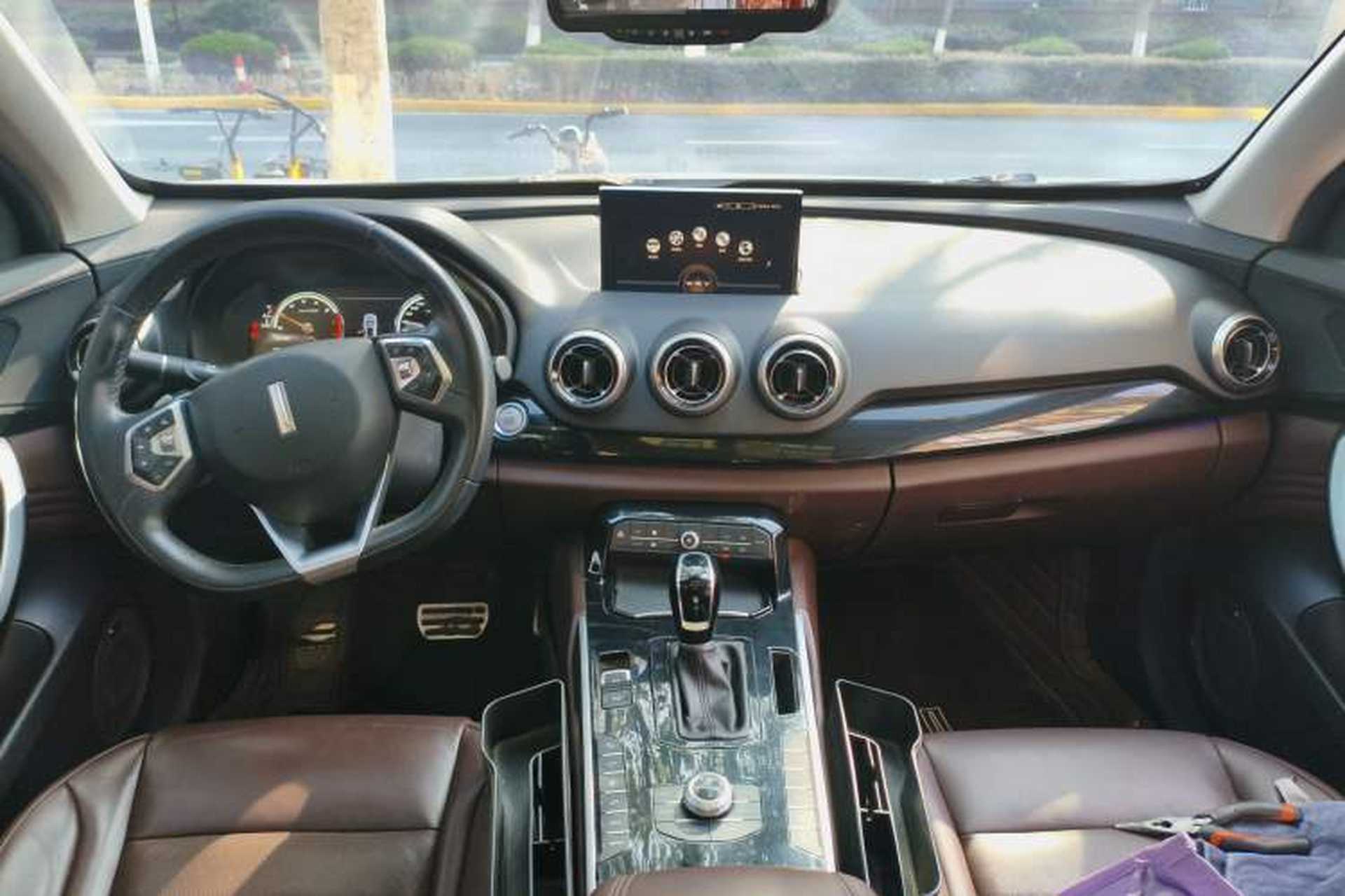 Used Wey VV7 2017 2.0T Flagship Model Interior 2
