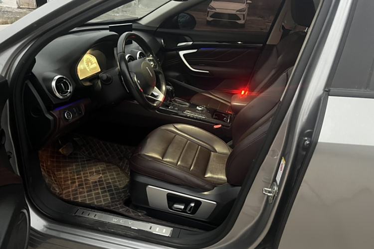 Used Wey VV7 2017 2.0T Ultra-Luxury Version Interior 2