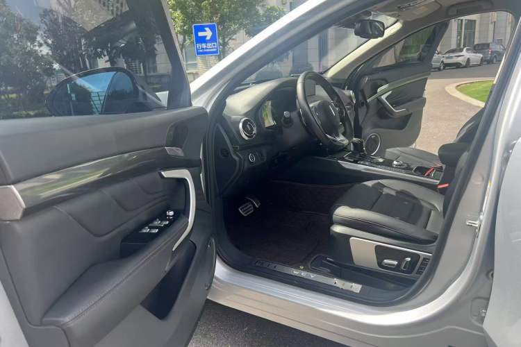Used Wey VV7 2017 2.0T Flagship Model Interior 2