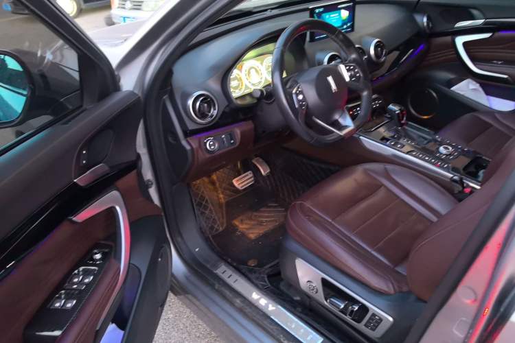 Used Wey VV7 2017 2.0T Flagship Model Interior 2