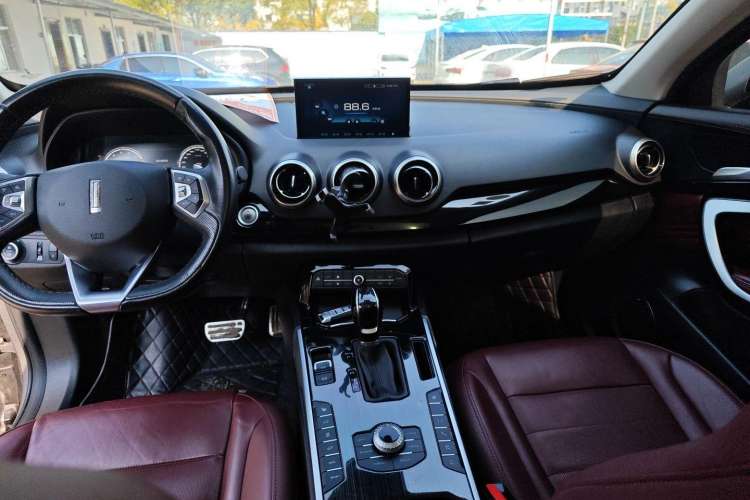 Used Wey VV7 2017 2.0T Flagship Model Interior 3