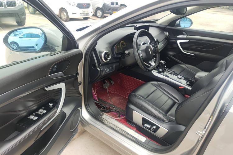 Used Wey VV7 2017 2.0T Ultra-Luxury Version Interior 3