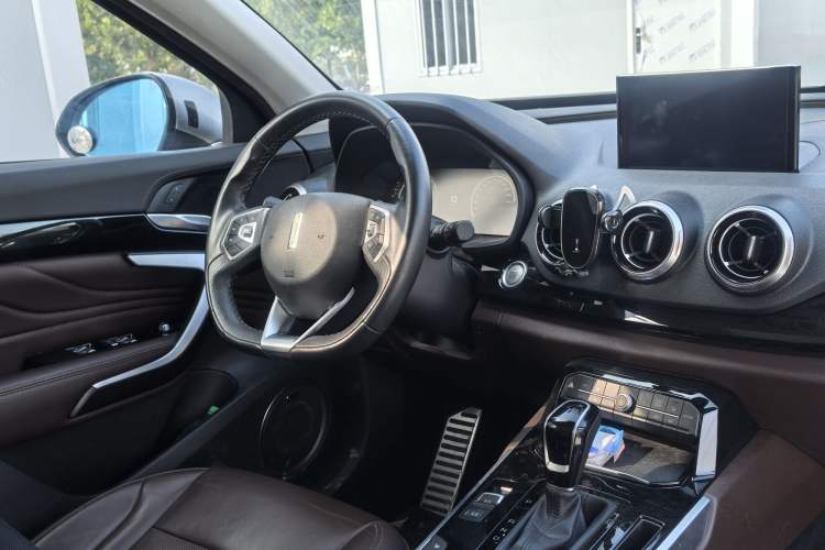 Used Wey VV7 2017 2.0T Flagship Model Interior 3
