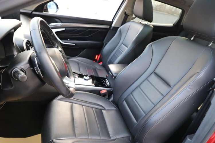 Used Wey VV7 2017 2.0T Ultra-Luxury Version Interior 4