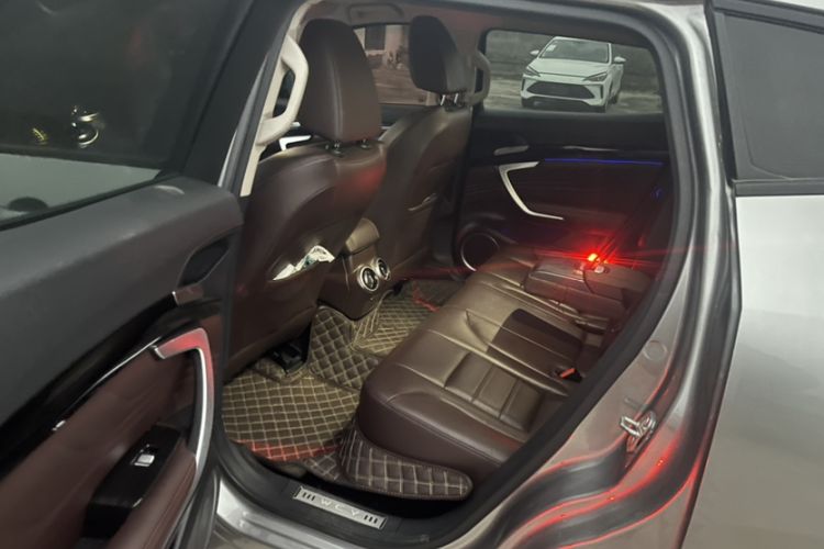 Used Wey VV7 2017 2.0T Ultra-Luxury Version Interior 4