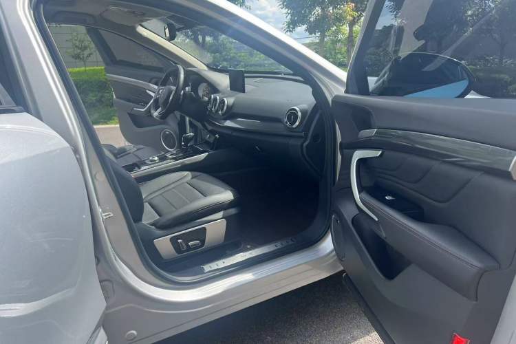 Used Wey VV7 2017 2.0T Flagship Model Interior 4