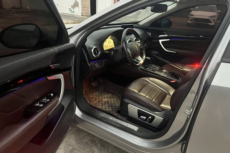 Used Wey VV7 2017 2.0T Ultra-Luxury Version Interior 6
