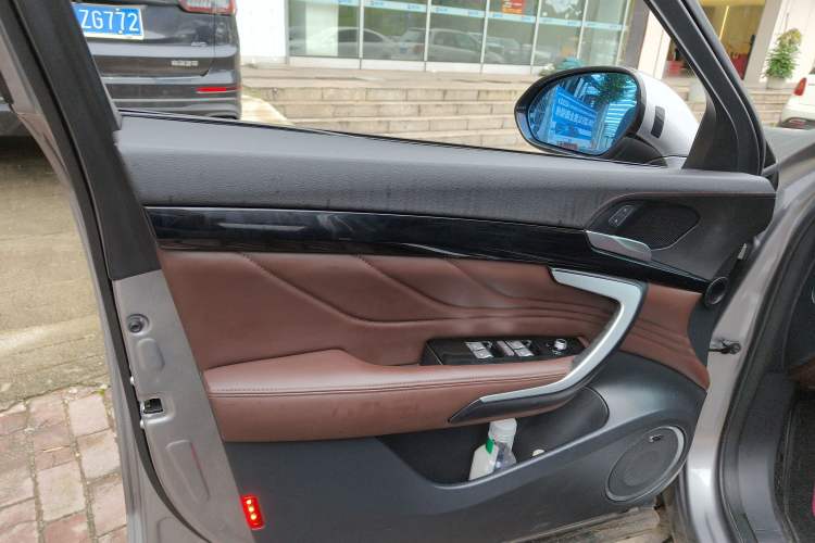 Used Wey VV7 2017 2.0T Flagship Model Left Front Door Interior