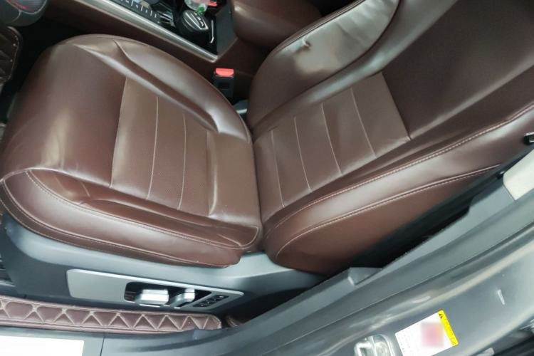 Used Wey VV7 2017 2.0T Flagship Model Left Front Seat