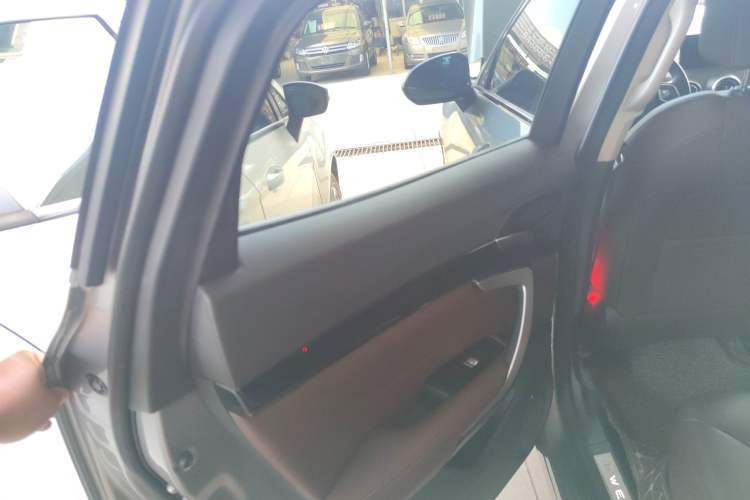 Used Wey VV7 2017 2.0T Flagship Model Left Rear Door Interior