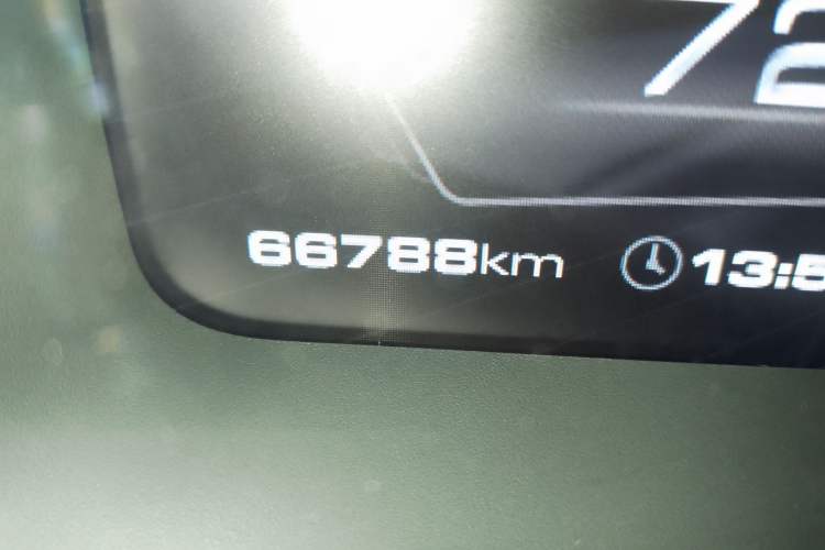 Used Wey VV7 2017 2.0T Ultra-Luxury Version Odometer Close Up