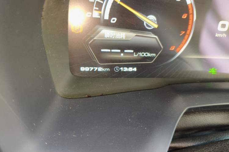 Used Wey VV7 2017 2.0T Flagship Model Odometer Close Up